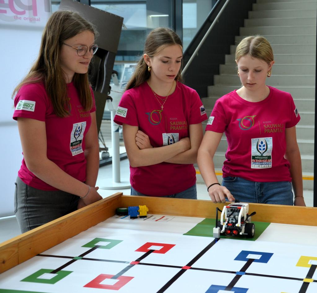 robot olympiad district schärding - Schüler programmierten Lego-Rotober