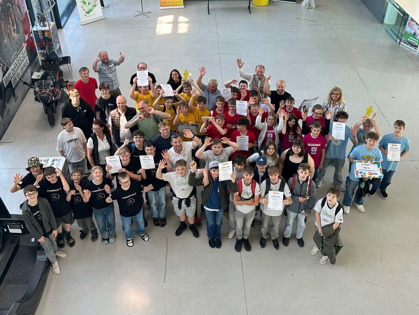 robot olympiad district schärding: Junge Robotik-Talente stellen ihr Können unter Beweis